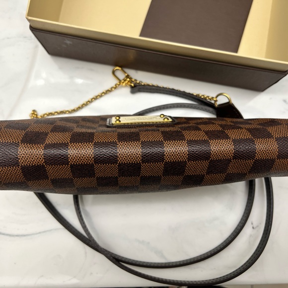 Louis Vuitton Eva Crossbody Damier - Picture 4 of 6